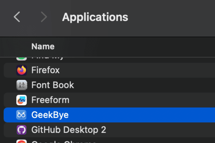 Al macOS, comprova que GeekBye estigui instal·lat a Aplicacions.